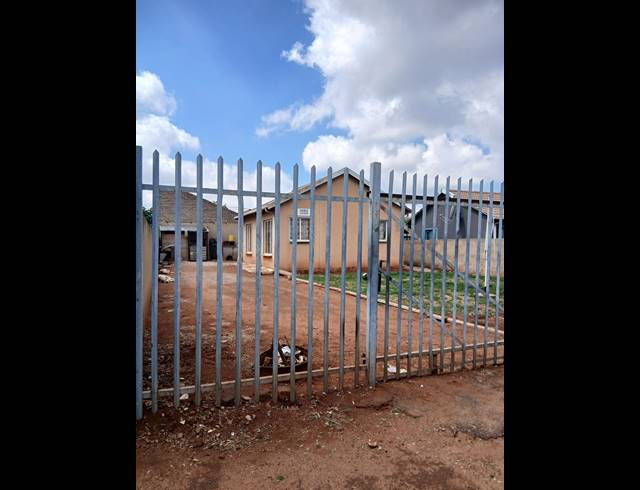 2 BEDROOM HOUSE FOR SALE IN PROTEA GLEN